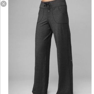 Lululemon Gray straight wide leg pant w/pockets 4